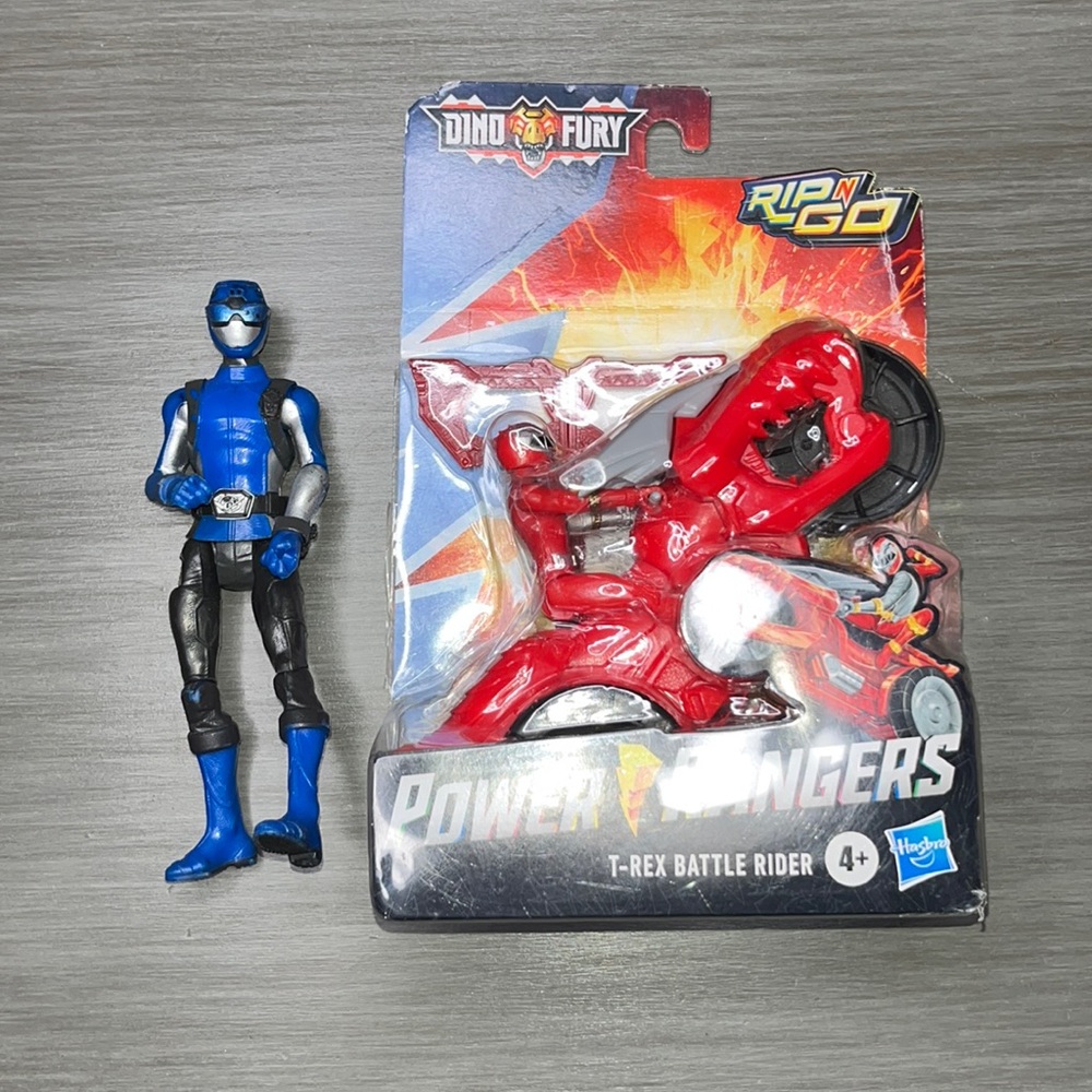 Power Rangers Dino Fury Rip n Go plus one blue Ranger figure